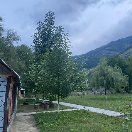 Basuta Guesthouse Kapan エクステリア 写真