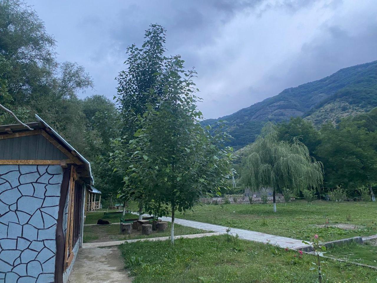 Basuta Guesthouse Kapan エクステリア 写真